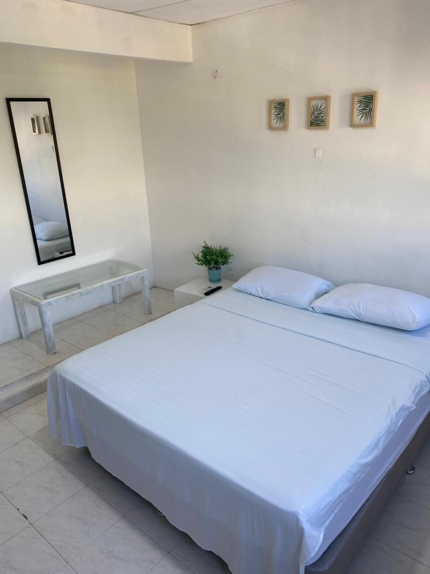 Habitaciones Independientes Cerca Al Aeropuerto 3 Картахена Экстерьер фото